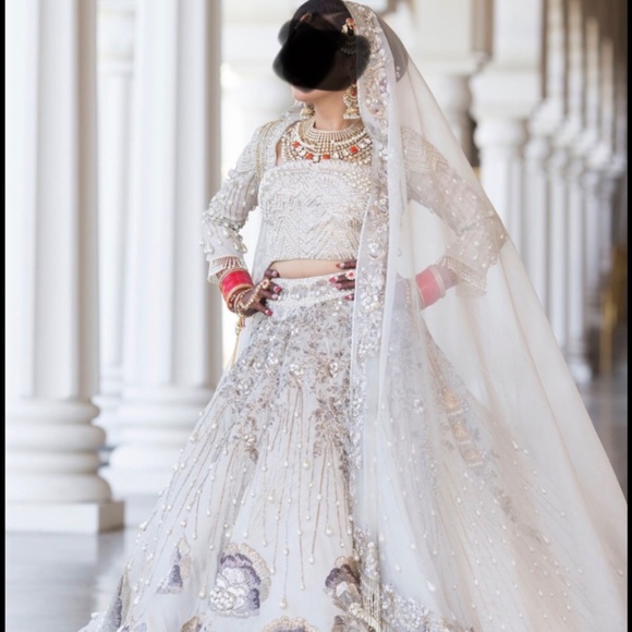 Manish Malhotra Bridal Lengha - Picture 4 of 7